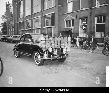 La reine Juliana visite le prince Bernhard à l'hôpital d'Utrecht Date : 2 juin 1960 lieu : Utrecht (province), Utrecht (ville) mots clés : voitures, hôpitaux Banque D'Images