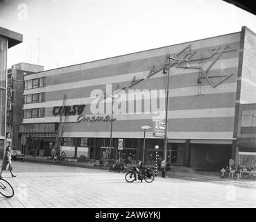 Nouveau cinéma Corso Rotterdam, devant le nouveau théâtre Date: 22 février 1961 lieu: Rotterdam, South Holland mots clés: Cinémas, théâtres, pour pages Nom De La Personne: Corso Banque D'Images