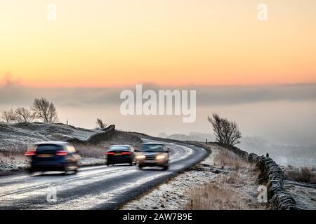 Teesdale, Comté De Durham, Royaume-Uni. 7 février 2020. Météo britannique. C'était un début froid et brumeux avec de la glace sur des routes non traitées à Teesdale, comté de Durham, dans le nord de l'Angleterre. Crédit: David Forster/Alay Live News Banque D'Images