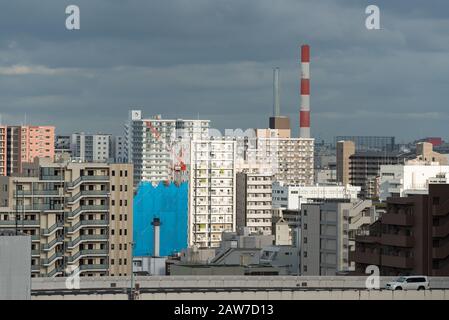 Vue aérienne de la banlieue de Tokyo Koto avec bâtiments résidentiels et de bureaux Banque D'Images