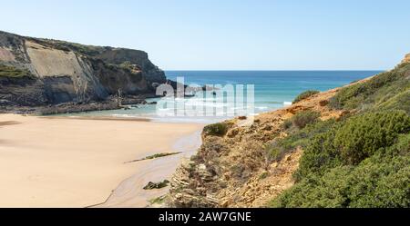 La plage de sable de Carvalhal Parc Naturel de Costa Vicentina, près du littoral de l'Alentejo, Brejão en semant, le Portugal, le sud de l'Europe Banque D'Images