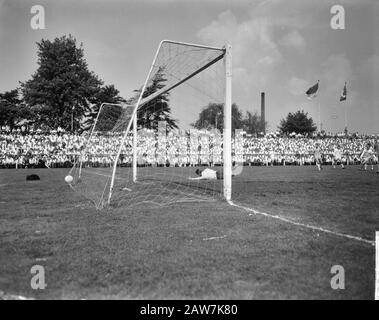 Ai contre Ajax 5-2. Moment du jeu Date: 9 juin 1963 mots clés: Moments de jeu, sport, football institution Nom: AJAX, PSV Banque D'Images