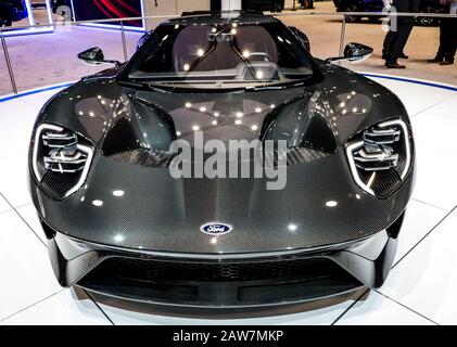 Chicago, États-Unis. 6 février 2020. La toute nouvelle édition limitée 2020 Ford GT Liquid Carbon est affichée lors du salon automobile 2020 de Chicago Aperçu des médias à McCormick Place à Chicago, aux États-Unis, le 6 février 2020. Le 112ème salon de l'automobile de Chicago durera du 8 février au 17 février, avec près de 1 000 véhicules à l'écran. Crédit: Joel Lerner/Xinhua/Alay Live News Banque D'Images