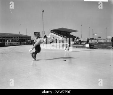 Championnat de patinage hollandais pour dames à Deventer. Sera en action. Date : 7 Mars 1964 Lieu : Deventer Mots Clés : Patinage, Sport Nom De La Personne : Be, Volonté Banque D'Images