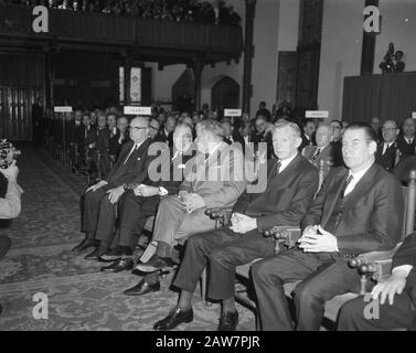 Ouverture De La Conférence De L'Otan À La Haye, Haekkerup Couve De Murville, Schroder Date: 12 Mai 1964 Lieu: La Haye, Hollande-Méridionale Mots Clés: Ouvertures Nom De La Personne: Couve De Murville, Schroder Nom De L'Institution: Otan Banque D'Images