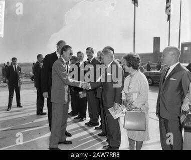 Prince Bernhard a ouvert la nouvelle usine de Zaandam Indeco Coignet NV, le Prince regarde le modèle de maisons Date: 28 septembre 1964 lieu: Nord-Holland, Zaandam, Zaanstad mots clés: Usines, trous, princes Nom De La Personne: Bernhard, prince Banque D'Images