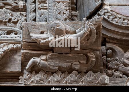 Fenêtre Newar Mhaykhā Jhyā (fenêtre paon) à Bhaktapur, vallée de Katmandou, Népal Banque D'Images