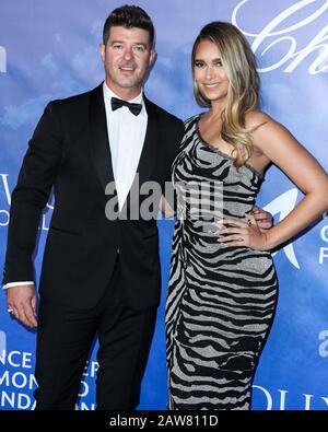 Beverly Hills, États-Unis. 06 février 2020. BEVERLY HILLS, LOS ANGELES, CALIFORNIE, ÉTATS-UNIS - 06 FÉVRIER : Robin Thicke et partenaire avril Love Geary arrivent au Hollywood 2020 Pour Le Gala Global Ocean Honoring HSH Prince Albert II De Monaco qui s'est tenu au Palazzo di Amore le 6 février 2020 à Beverly Hills, Los Angeles, Californie, États-Unis. (Photo De Xavier Collin/Image Press Agency) Crédit: Image Press Agency/Alay Live News Banque D'Images