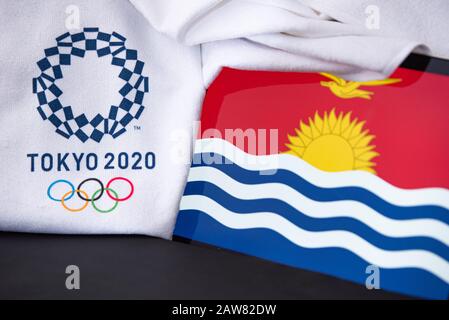 TOKYO, JAPON, FÉVRIER. 8. 2020: Kiribati au jeu olympique d'été à Tokyo 2020, drapeau national, fond noir Banque D'Images