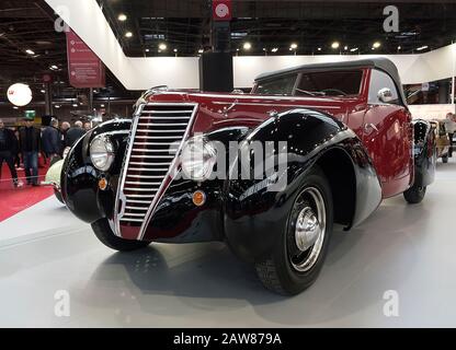 Vintage Renault au salon automobile Retromobile Classic Paris 05/02/2020 Banque D'Images