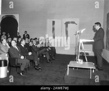 Prince Bernhard ouvre la construction de la société Turnac Tabacco NV Date : 11 mai 1966 mots clés : bâtiments Nom De La Personne : Bernhard, prince Nom de l'établissement : Turmac Tobacco Comp Banque D'Images