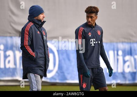 Munich, Allemagne. 7 février 2020. Kingsley COMAN (FC Bayern Munich) dans l'équipe contre RB Leipzig. Photo d'archive: Hans Dieter Flick (Hansi, entraîneur FC Bayern Munich) avec Kingsley COMAN (FC Bayern Munich). Formation finale FC Bayern Munich avant le match de la Ligue des Champions FC Bayern Munich - Tottenham Hotspur, football, le 10 décembre 2019. | utilisation dans le monde crédit: DPA/Alay Live News Banque D'Images