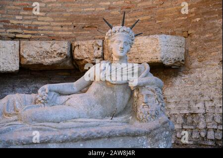 Rome. Italie. Ostia Antica. Campus du Magna Mater, Santuario di Attis (Sanctuaire d'Attis). Réplique plâtre moulé (l'original est dans le Vatican Museuu Banque D'Images