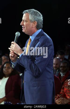 New York, New York, États-Unis. 6 février 2020. Le maire de New York, Bill de Blasio, s'exprime lors de l'allocution de l'État de 2020 avec les élus de la ville de New York et de l'État de New York, le 6 février 2020 au Musée d'histoire naturelle de New York. Crédit: Mpi43/Media Punch Inc/Alay Live News Banque D'Images