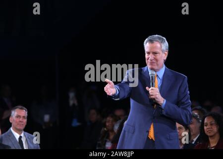New York, New York, États-Unis. 6 février 2020. Le maire de New York, Bill de Blasio, s'exprime lors de l'allocution de l'État de 2020 avec les élus de la ville de New York et de l'État de New York, le 6 février 2020 au Musée d'histoire naturelle de New York. Crédit: Mpi43/Media Punch Inc/Alay Live News Banque D'Images