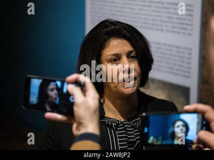 (200207) -- MINYA, 7 février 2020 (Xinhua) -- Gehan Nassem, directeur du musée Mallawi, parle lors d'une interview au musée Mallawi dans la province de Minya, en Egypte, le 30 janvier 2020. POUR ALLER AVEC "Feature: Le Musée de Mallawi de Haute-Egypte rétablit la popularité des années après le pillage" (Xinhua/Wu Huiwo) Banque D'Images