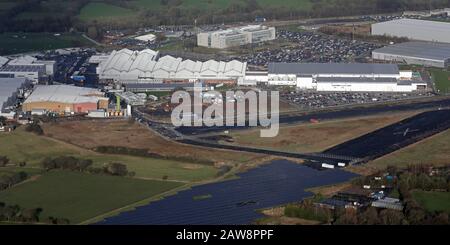 Vue aérienne de l'ancien aérodrome de BAE Samlesbury et maintenant d'un parc technologique, Preston Banque D'Images