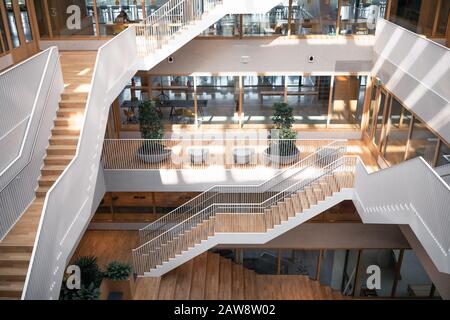 Intérieur du bâtiment Polak sur le campus de l'Université Erasmus Woudesteijn à Rotterdam, aux Pays-Bas Banque D'Images