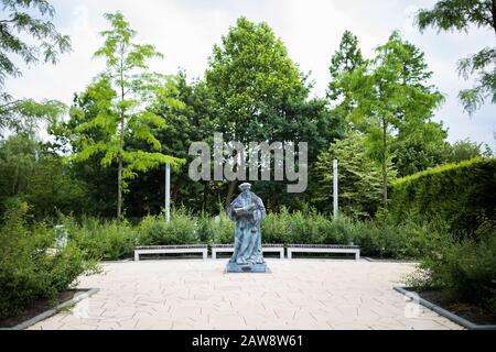 Monument aux sculptures d'Erasmus sur le campus de Woudesteijn de l'Université de Rotterdam, aux Pays-Bas Banque D'Images