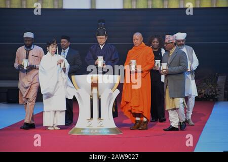 Gapyeong, Corée Du Sud. 7 février 2020. Les représentants religieux prient lors de la cérémonie de bénédiction de la Fédération de la famille pour la paix et l'unification mondiales au Centre mondial de la paix de CheongShim à Gapyeong, en Corée du Sud, le vendredi 7 février 2020. Photo de Keizo Mori/UPI crédit: UPI/Alay Live News Banque D'Images