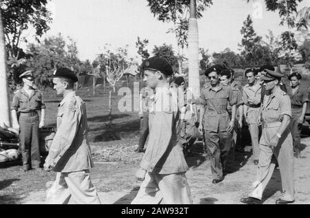 Enterrement Hussar de Boreel Medan (DJK) funérailles militaires. Le cercueil est suivi par d'autres hussards de Boreel et cavalrymen KNIL Date: 01/01/1947 lieu: Indonésie Hollandais East Indies Banque D'Images