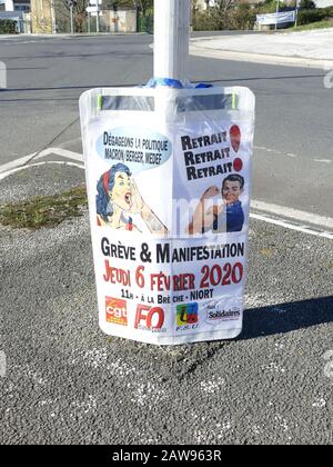 Pour la 12ème mobilisation contre la réforme des retraites depuis la mobilisation historique du 5 décembre, la participation de 600 personnes est en déclin Banque D'Images