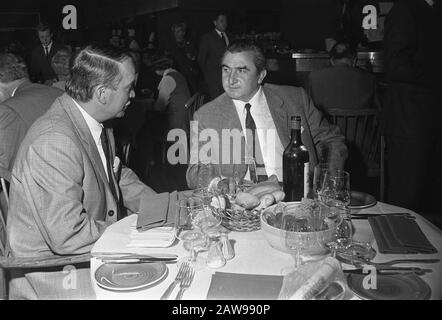 Le Real Madrid À Amsterdam Hilton. Entraîneur Miguel Munoz au déjeuner Date: 18 septembre 1967 lieu: Amsterdam, Noord-Holland mots clés: Déjeuners, sports, entraîneurs, Footballeur Nom: Hilton institution Nom: Real Madrid Banque D'Images