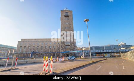 Stuttgart, Allemagne - 1 novembre 2013 : Panorama de la gare centrale (Hauptbahnhof) à Stuttgart, Allemagne près du chantier Stuttgart 21. Banque D'Images