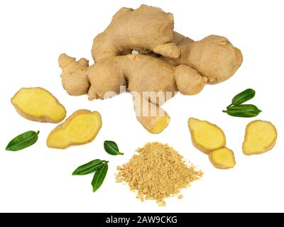 Gingembre frais et gingembre séché sur du bakground blanc Banque D'Images