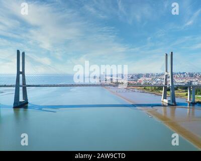 Vue Aérienne Du Pont Vasco Da Gama À Lisbonne Banque D'Images