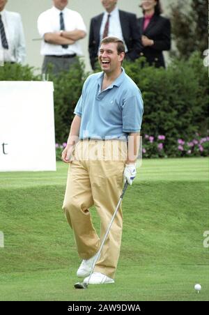 HRH Prince Andrew, Duke of York joue au golf au Wentworth Golf Club, Wentworth, Angleterre, août 1994 Banque D'Images