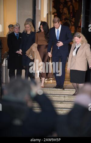 Duc et duchesse de Sussex, rencontrent-LE. Mme Janice Charette, Haut-commissaire du Canada au Royaume-Uni, ainsi que le personnel pour les remercier de l'accueil chaleureux et du soutien qu'ils ont reçus au cours de leur récent séjour au Canada. Maison Du Canada, Londres. 07.01.20 Avec: Duke Et Duchesse De Sussex Où: Londres, Royaume-Uni Quand: 07 Jan 2020 Crédit: Wenn.com Banque D'Images