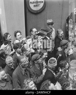 Armée: Princess Irene Brigade Amsterdam Parade Princess Irene Brigade À Amsterdam Annotation: Public Date: Mai 1945 Lieu: Amsterdam, Noord-Holland Mots Clés: Armée, Wwii Nom De La Personne: Irene Brigade Banque D'Images