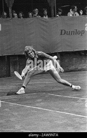 Championnats internationaux de tennis en 1975 à La Milk House à Hilversum Lloyd (UK) en action Date: 16 juillet 1975 lieu: Hilversum, Melkhuisje, North Holland mots clés: Tennis, tournoi Nom De La Personne: Lloyd John Nom de l'institution: Melkhuisje, 't Bert Verhoeff / Anefo Titulaire du droit d'auteur: Archives nationales Type de matériel: Numéro d'inventaire des archives négatives (noir et blanc) : voir accès 2.24.01.05 Banque D'Images