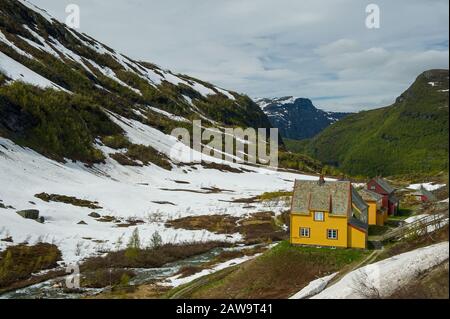 Paysages enneigés des montagnes de Vossevangen en Norvège Banque D'Images