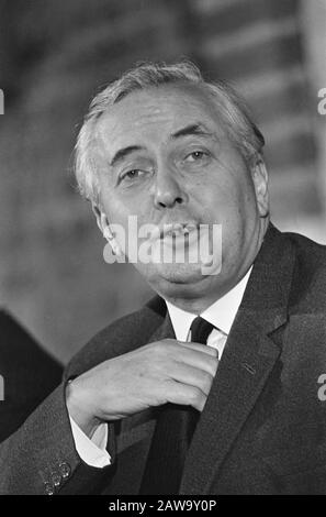 Le premier ministre Wilson a donné une conférence de presse après une réunion à la Haye Date: 27 février 1967 lieu: La Haye, Hollande-Méridionale mots clés: Conférences de presse, premiers ministres Nom De La Personne: Wilson, Harold Koch, Eric / Anefo Titulaire du droit d'auteur: Archives nationales Type de matériel: Négatif (noir / blanc) numéro d'inventaire: Voir accès 2.24.01.05 Banque D'Images