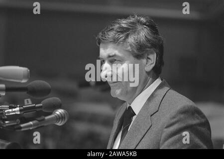 Cérémonie de clôture de l'ADC à Den Bosch Lubbers parle Date : 17 mars 1986 lieu : den Bosch, Noord-Brabant mots clés : conférences, portraits, Personne Nom discours : Lubbers, Ruud Banque D'Images