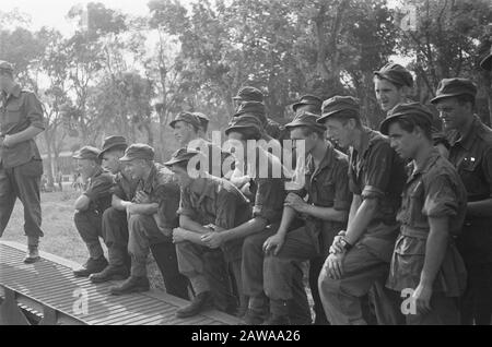 Manoeuvres De Chars Batavia Manoeuvres Squadron Vechtwagens Knil. Les Hommes Sont Instruits Date: Novembre 1946 Lieu: Batavia, Indonésie, Jakarta, Hollandais East Indies Banque D'Images