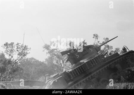 Manoeuvres De Chars Batavia Manoeuvres Squadron Vechtwagens Knil Date : Novembre 1946 Lieu : Batavia, Indonésie, Jakarta, Antilles Néerlandaises De L'Est Banque D'Images