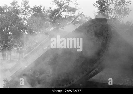 Manoeuvres De Chars Batavia Manoeuvres Squadron Vechtwagens Knil Date : Novembre 1946 Lieu : Batavia, Indonésie, Jakarta, Antilles Néerlandaises De L'Est Banque D'Images