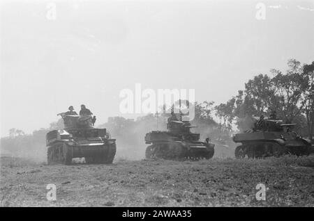 Manoeuvres De Chars Batavia Manoeuvres Squadron Vechtwagens Knil. Trois Chars Date : Novembre 1946 Lieu : Batavia, Indonésie, Jakarta, Antilles Néerlandaises De L'Est Banque D'Images