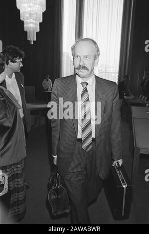 Masson témoigne dans le cas de chantage de l'ABP; Homme D'Affaires W. Meyer au palais de justice de Zwolle Date du matin: 1 novembre 1984 lieu: Overijssel, Zwolle mots clés: Hommes d'affaires, chantage, palais de justice, témoins Nom De La Personne: W. Meyer Banque D'Images