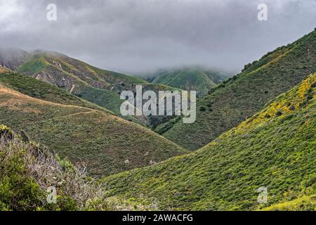 Montagnes près de Notleys Landing et Carmel près de la mer à Ca USA Banque D'Images
