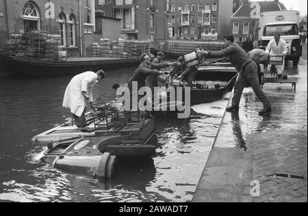 Milk car Shoot le frein à main dans le Lijnbaansgracht Date: 6 février 1961 mots clés: Milk AUTOS, canaux Banque D'Images