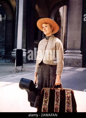 1965 , USA : l'actrice britannique JULIE ANDREWS ( née Julie Wells , Walton sur la Tamise 1935 ) DANS LE SON DE LA MUSIQUE ( 1965 - Tutti insieme appass Banque D'Images