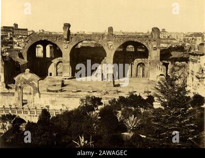 1875 env. , ROMA , ITALIE : L'église BASILIQUE de Santa Francesca Romana ( droite sur cette photo ) et les ruines DE LA BASILIQUE DI MASSENZIO ( IV Centur Banque D'Images