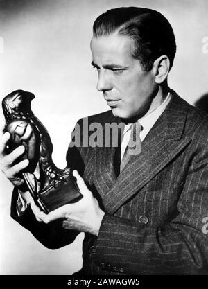 1941 , HOLLYWOOD , États-Unis : le célèbre acteur de cinéma HUMPHREY BOGART ( 1899 - 1957 ) , pubblica encore par LE FALCON MALTAIS ( il mistero del falco Banque D'Images