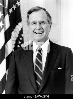 1989 , WASHINGTON , États-Unis : George Herbert Walker Bush (né le 12 juin 1924) a été le 41ème président des États-Unis, siégeant de 1989 à 1993 . Désactivé Banque D'Images