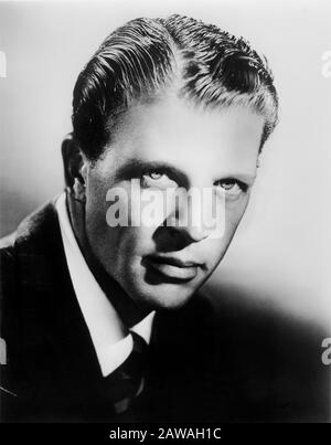 1953 CA , HOLLYWOOD , LOS ANGELES , États-Unis : l'acteur et danseur DAN DAILEY ( 1917 - 1978 ), la pubblica toujours . Célébré pour son rôle dans le film dans le Banque D'Images