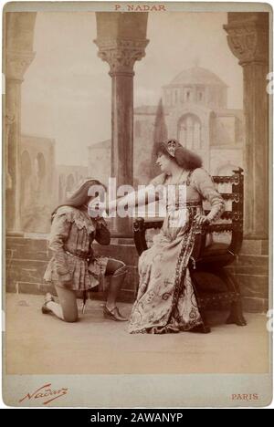 1894 , PARIS , FRANCE : la plus célèbre actrice de théâtre française SARAH BERNHARDT ( 1844 - 1923 ) en GISMONDA par VICTORIEN SARDOU , portrait DE NADAR Banque D'Images